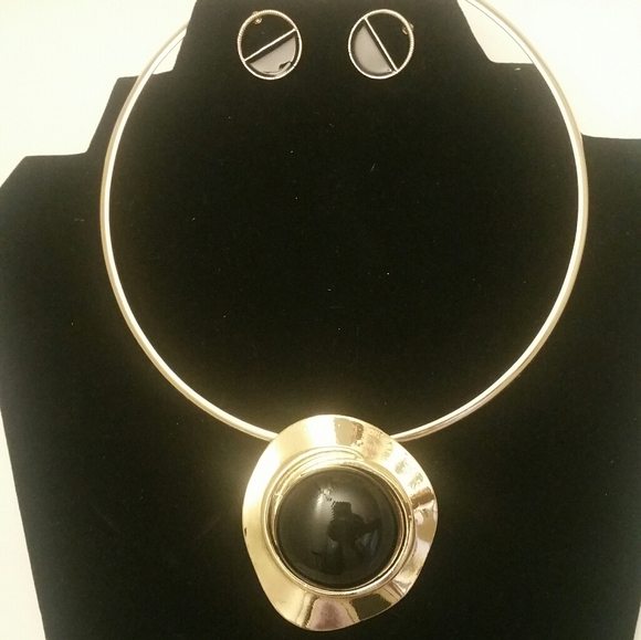 Gold and Black Goddess Necklace Earrings Set - Picture 2 of 6